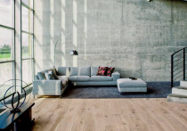 Ściany i podłogi w salonie