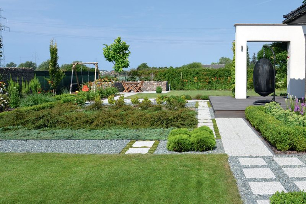 Ogród Czytelników - Nowoczesny i regularny