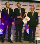 Prezes firmy Hörmann Krzysztof Horała odebrał na targach Budma 2016 dwa Złote Medale MTP. 