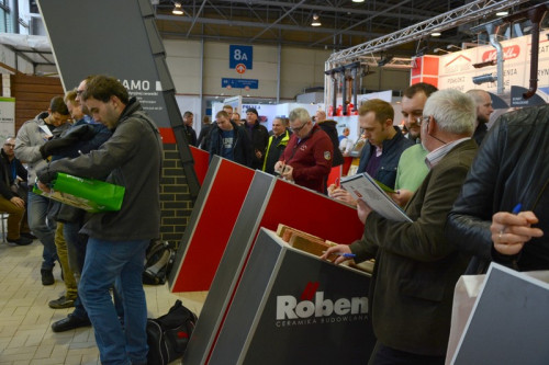 Dla odwiedzających stoisko przygotowano specjalne konkursy-niespodzianki, związane z nowym ambasadorem marki w 2016 roku, najlepszym polskim koszykarzem, Marcinem Gortatem.