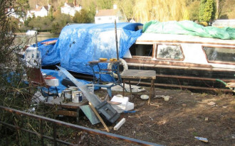 Czy mogę zmusić sąsiada do usunięcia jego starych rzeczy sprzed moich okien?