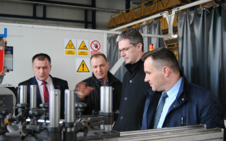 Marszałek województwa świętokrzyskiego z wizytą w firmie Effector