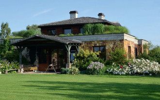 Z włochatym zielonym dachem