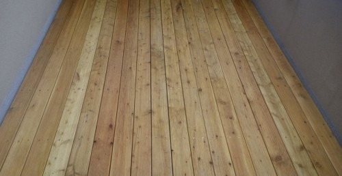 Drewno na balkonie, jaki układ warstw?