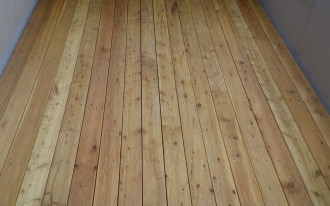 Drewno na balkonie, jaki układ warstw?