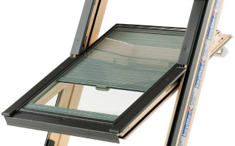 Okno z żaluzją w pakiecie szybowym