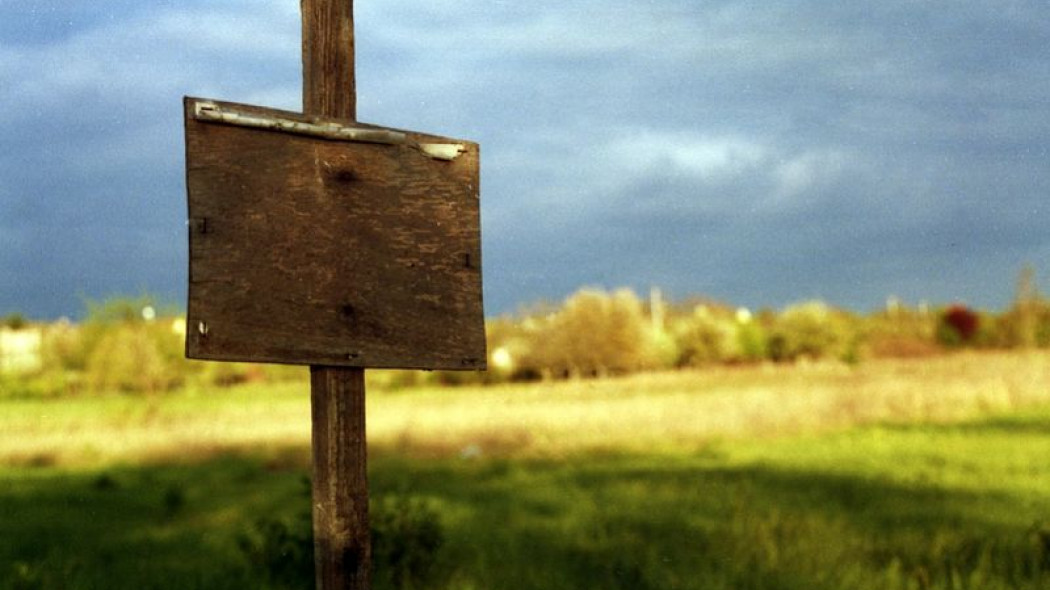 Czy powinienem żądać zadatku lub zaliczki przy sprzedaży działki?