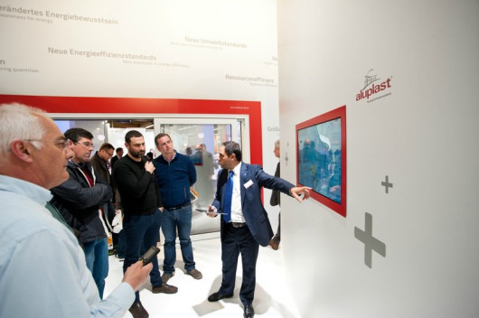 Korzyści i przykłady optymalizacji procesów produkcyjnych związanych z wdrożeniem tych technologii prezentowane były na filmach.