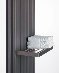 W łazienkach, oprócz tradycyjnych grzejników rurowych, montuje się urządzenia o rozmaitych, wyszukanych formach