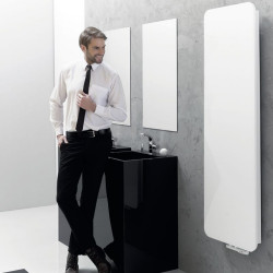 Płaski grzejnik o prostej, nowoczesnej formie, można bez trudu dopasować do większości wnętrz – łazienki, kuchni, salonu.