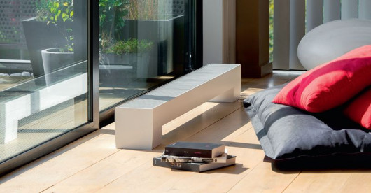 Konwektory mogą mieć niewielką wysokość, dlatego często nadaje się im formę siedziska