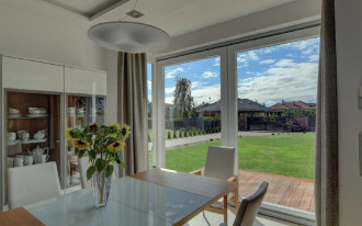 Okna, rolety i drzwi