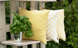 Pięć dodatków, które uprzyjemnią wypoczynek na balkonie