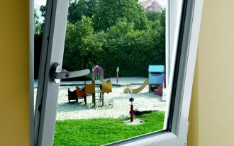 Okucia okienne - w trosce o bezpieczeństwo dzieci