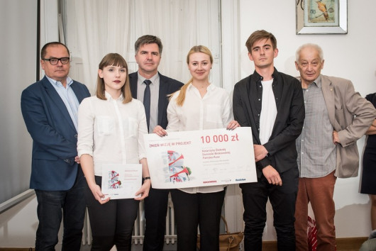 Nagrodzeni studenci z jury konkursu RCKWOOL