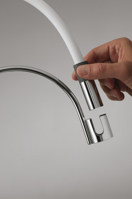 Wyciągany biały wąż wylewki baterii KLUDI E-GO 