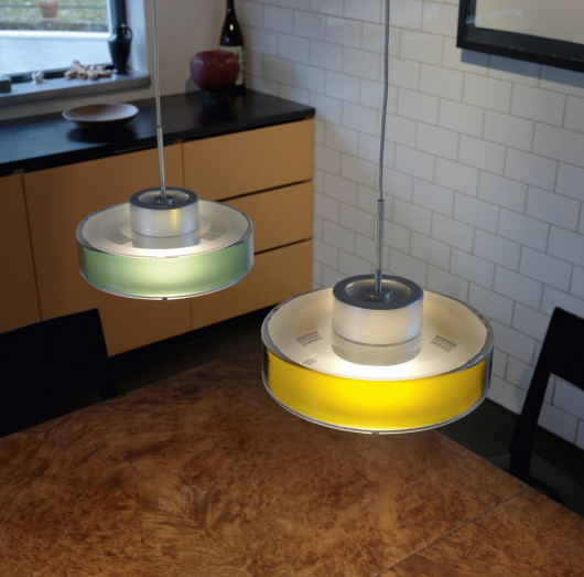 Lampa halogenowa Fokus marki Belux z wymiennymi filtrami dostępnymi w różnych kolorach: satynowym białym, pomarańczowym, żółtym, zielonym i niebieskim