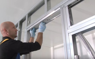 Montaż drzwi chowanych w ścianę z płyt g-k