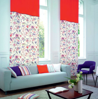 Lekka kwiecista dekoracja okna z wykorzystaniem tkaniny z botanicznej serii Fantasy marki Casadeco