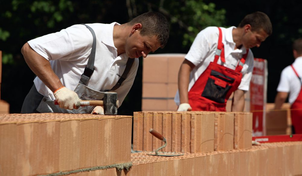 Pierwsze decyzje i początek prac