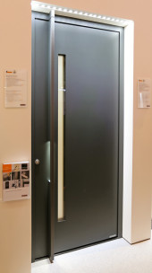 Na stoisku Hörmanna obejrzeć można było nowe wzory aluminiowych i stalowych drzwi wejściowych