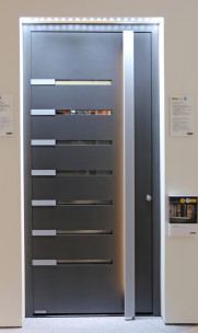 Na stoisku Hörmanna obejrzeć można było nowe wzory aluminiowych i stalowych drzwi wejściowych