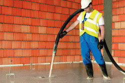 Powolność reakcji typowego ogrzewania podłogowego to konsekwencja zatopienia rur w grubej warstwie wylewki, która nagrzewa się i stygnie bardzo wolno