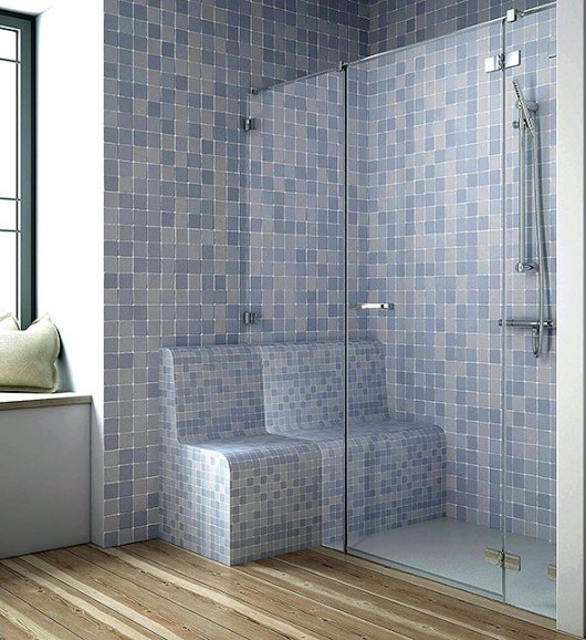 Mozaiki na ściacie z prysznicem