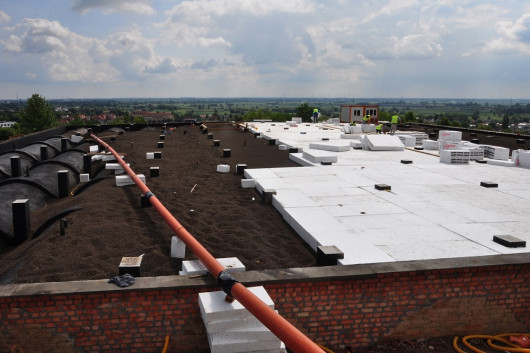 Całą powierzchnię stropu wypełniono Leca® KERAMZYTEM o granulacji 10-20 mm