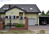 Z dobudowanym garażem