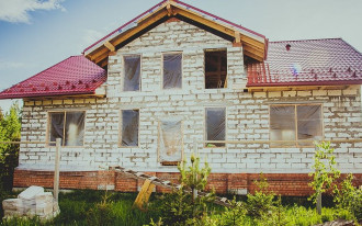 Urzędnik nakazał wstrzymanie budowy domu. Co mogę zrobić?