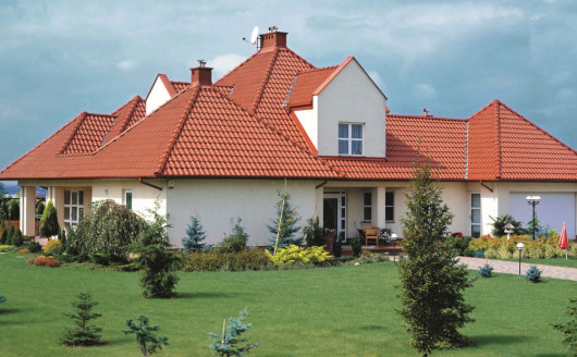 Dom przełomu wieków: skomplikowana bryła i dach