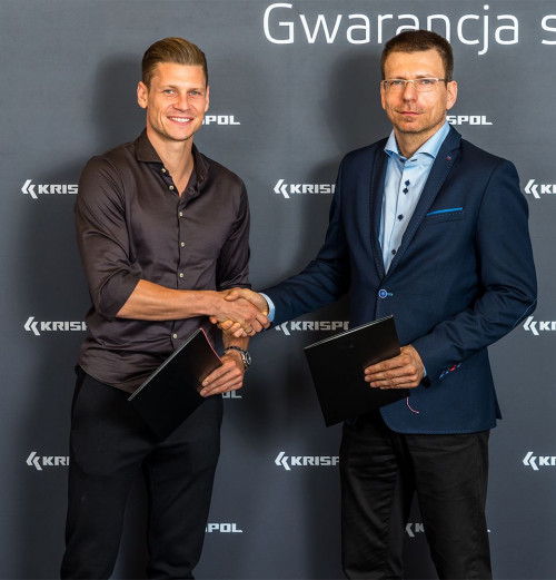 KRISPOL, producent bram, okien i rolet, zwiększył zakres współpracy z Łukaszem Piszczkiem