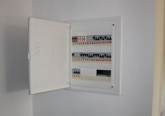 Rozdzielnica w domu z lat 70. po wymianie.