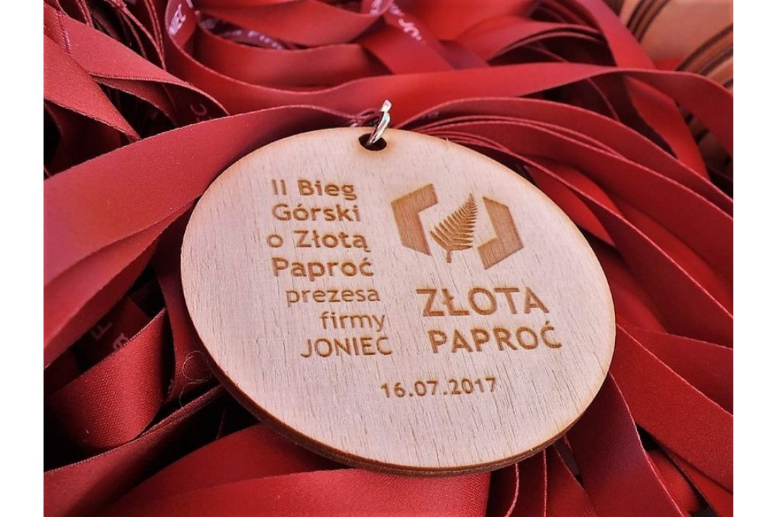 Ponad 200 biegaczy na trasie II Biegu Górskiego o Złotą Paproć prezesa firmy JONIEC