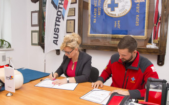 Austrotherm pomaga wyposażyć Grupę Jurajskiej GOPR w przenośne defibrylatory