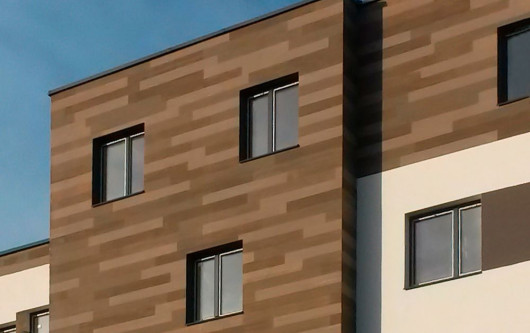 Efekt drewna na elewacji