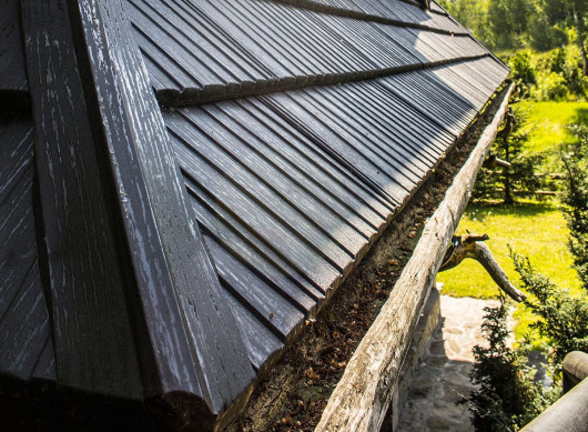 Pokrycie z blachy udające gont