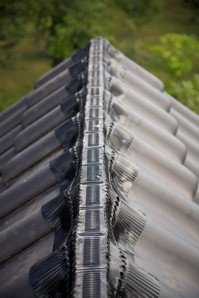 Taśma ułożona w kalenicy