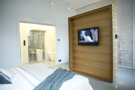 Widok z sypialni w apartamencie pokazowym ABB Living Space Experience
