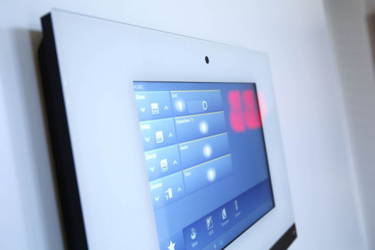 Panel sterujący automatyką w apartamencie pokazowym ABB Living Space Experience