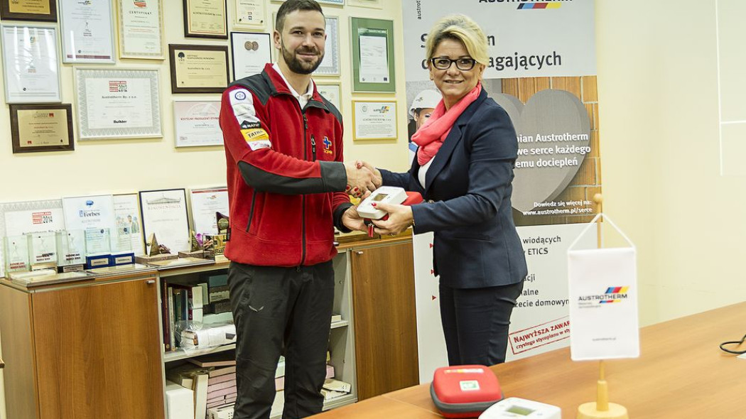 Firma Austrotherm przekazała Grupie Jurajskiej GOPR dwa aparaty AED