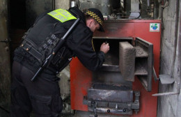 Co grozi za palenie śmieci w domowych piecach?