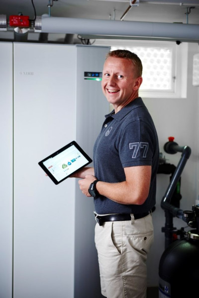 Wybierając doświadczonego producenta, możemy mieć pewność że urządzenia będą posiadały kompletną, łatwo dostępną dokumentację techniczno-projektową i wymagane prawem certyfikaty, że firma posiada profesjonalną sieć autoryzowanych instalatorów i doradców handlowych, szybko reagujący serwis fabryczny, stały dostęp do części serwisowych.