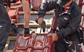 Wymiana pokrycia dachu i orynnowania, montaż okna dachowego