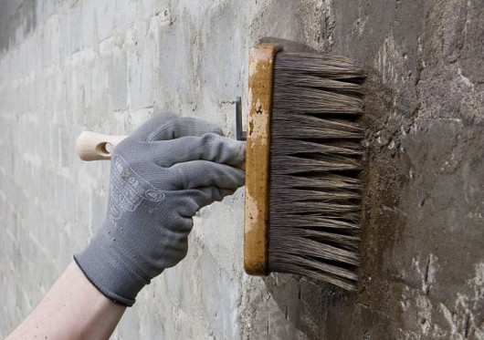 Gruntowanie podłoża (fot. Botament®)