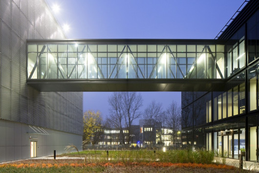 Centrum Zaawansowanych Technologii i Materiałów CEZAMAT