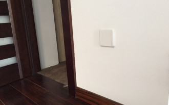 Jak sterować włączaniem i wyłączaniem odkurzacza?