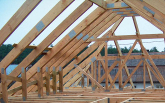 Z czego wykonać konstrukcję więźby?