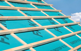 Czy i kiedy układać folię wstępnego krycia?